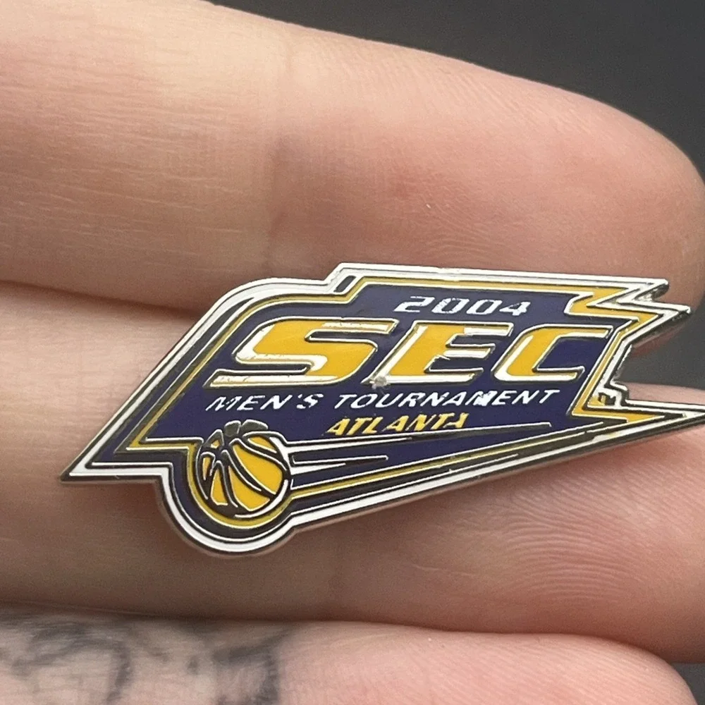 2004 SEC Men's Basketball Tournament Atlanta Georgia‎ Lapel Hat Pin